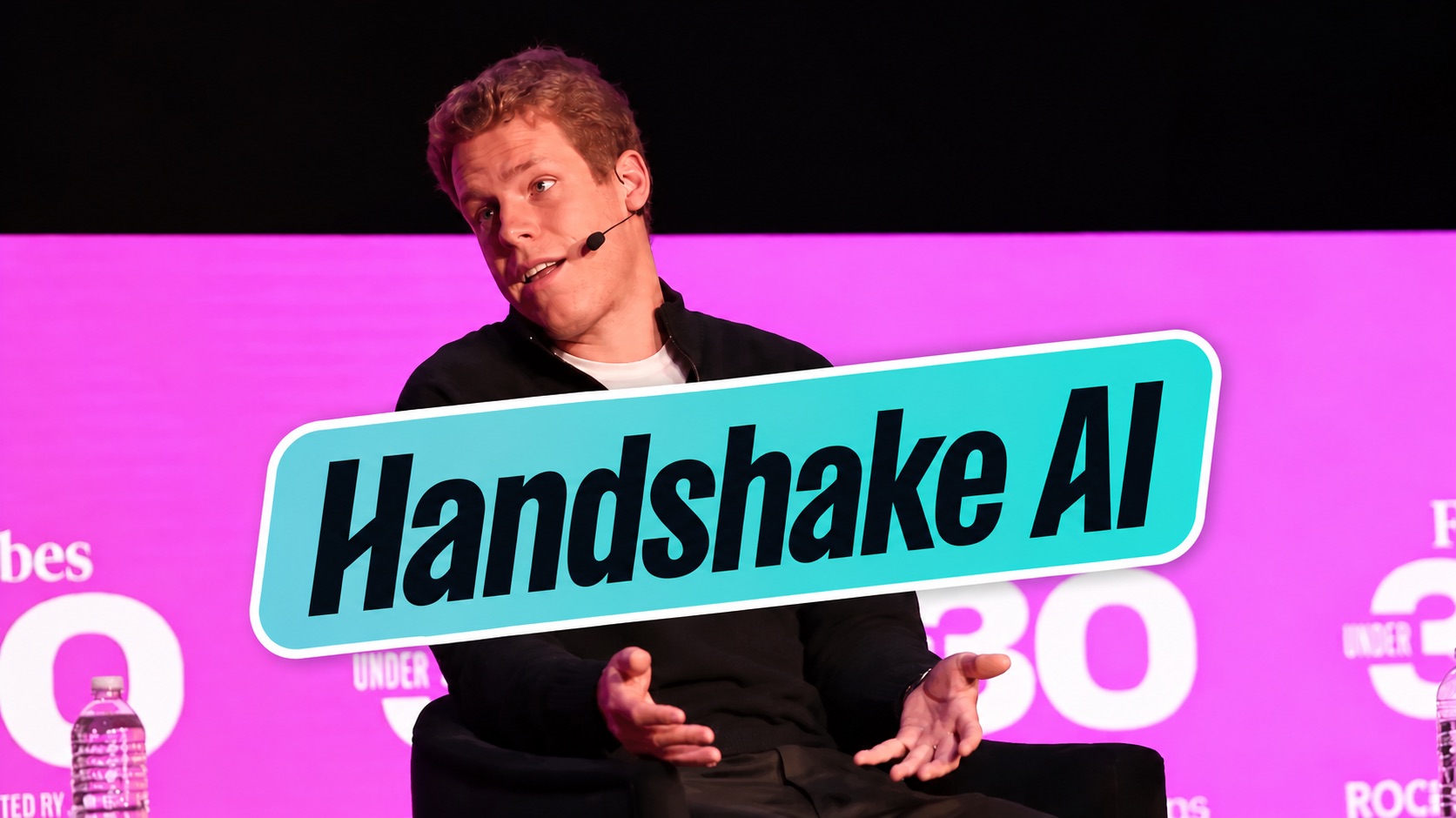 무대에서 발언하는 핸드셰이크 창업자 개럿 로드